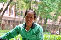 Gặp lại người cha 10 năm sống trong ống cống nuôi 2 con đỗ thủ khoa đại học ở Hà Nội: 'Tôi không còn ở cống nữa rồi'