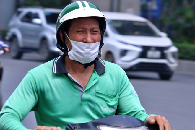 Gặp lại người cha 10 năm sống trong ống cống nuôi 2 con đỗ thủ khoa đại học ở Hà Nội: Tôi không còn ở cống nữa rồi-9