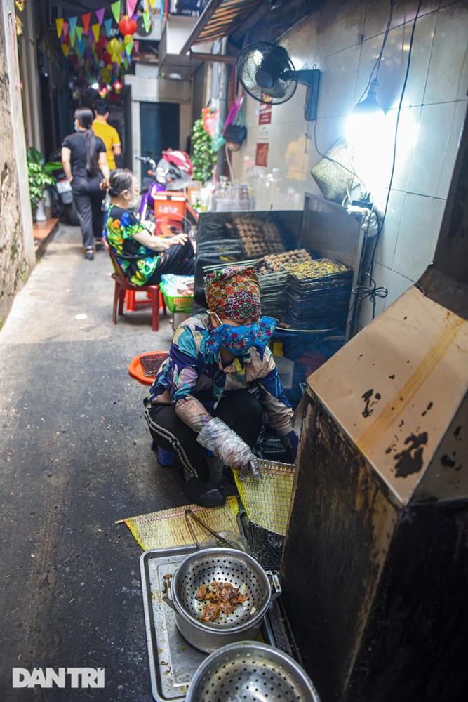 Quán bún chả 23 năm nằm nép trong ngõ chật, ngày bán 500 suất tại Hà Nội-5