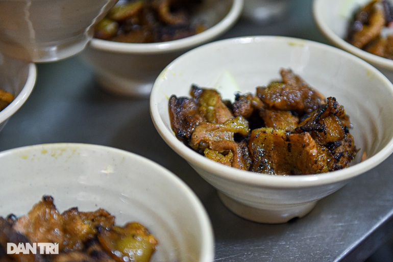 Quán bún chả 23 năm nằm nép trong ngõ chật, ngày bán 500 suất tại Hà Nội-6