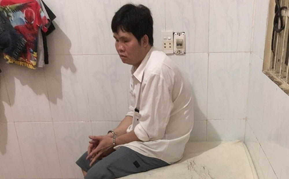 Đi bấm huyệt, bé gái bị người đàn ông mù giao cấu-1