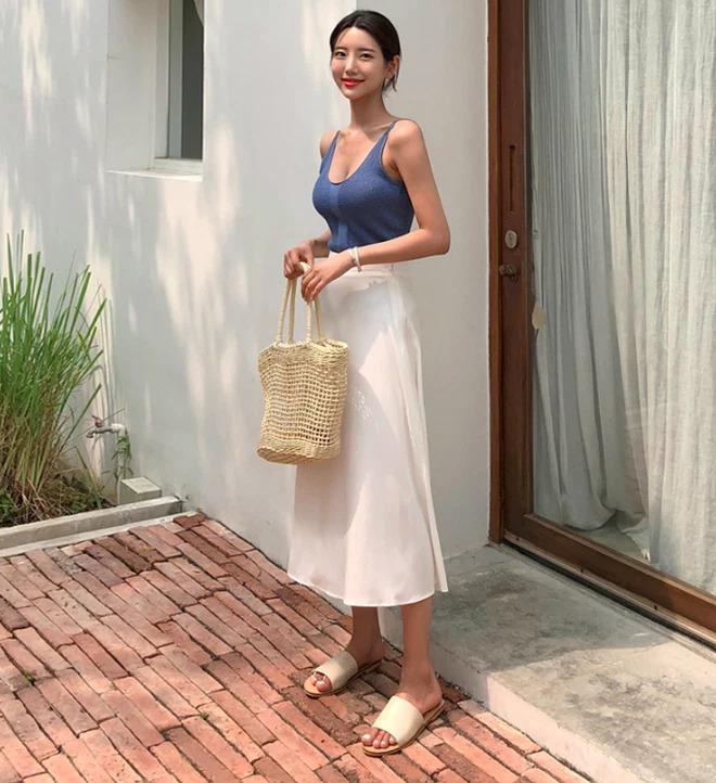 Muôn kiểu mix đồ với chân váy midi chuẩn trend mùa hè-5