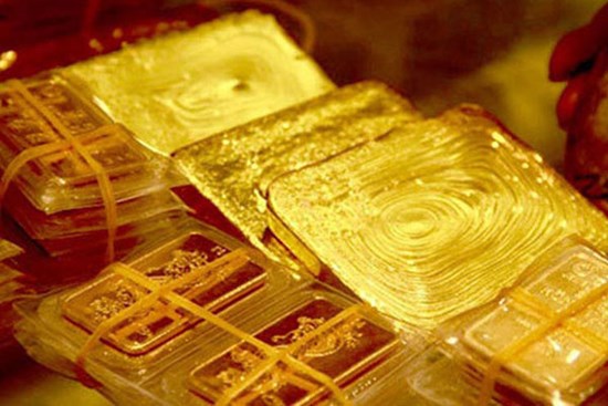 Giá vàng mất mốc 70 triệu đồng/lượng