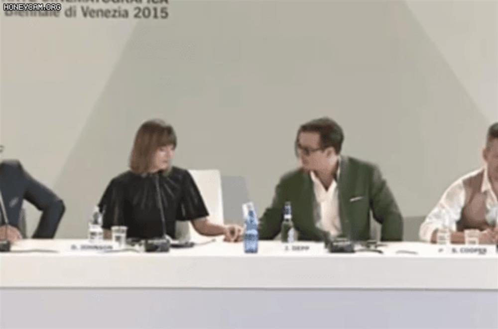 Hot lại clip Johnny Depp bị phát hiện vết thương ở ngón tay đúng 7 năm trước, thái độ của tài tử khiến netizen cảm thương-2