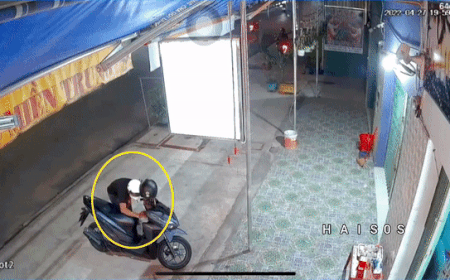 Clip: Mon men đến trộm xe máy, người đàn ông bị chủ xe cầm ghế phang thẳng mặt-1