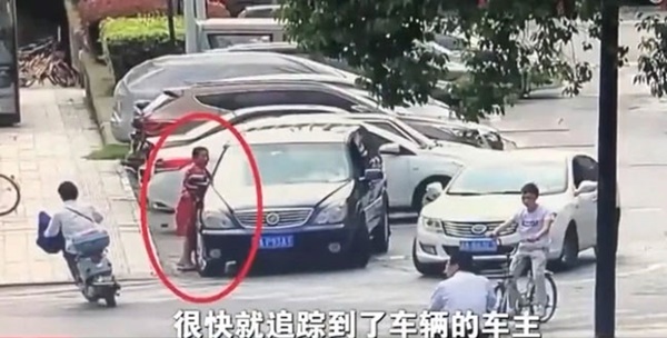 Người phụ nữ đội lốt phú bà lừa tình lừa tiền, cảnh sát nhập cuộc phát hiện 5 cuốn sổ hé lộ hàng trăm danh tính-3