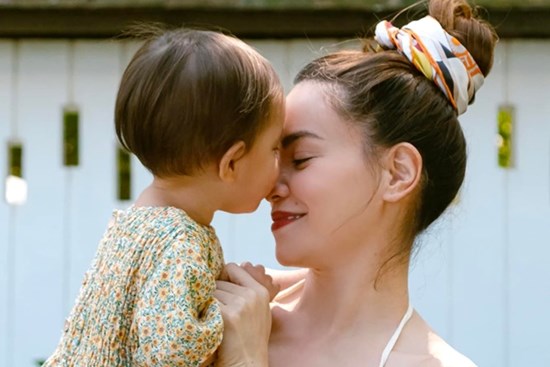 Nuôi con gái lòng mẹ lúc nào cũng ngập tràn nỗi lo, nghe điều Hà Hồ mong Lisa sẽ có được mà ai cũng nghẹn ngào