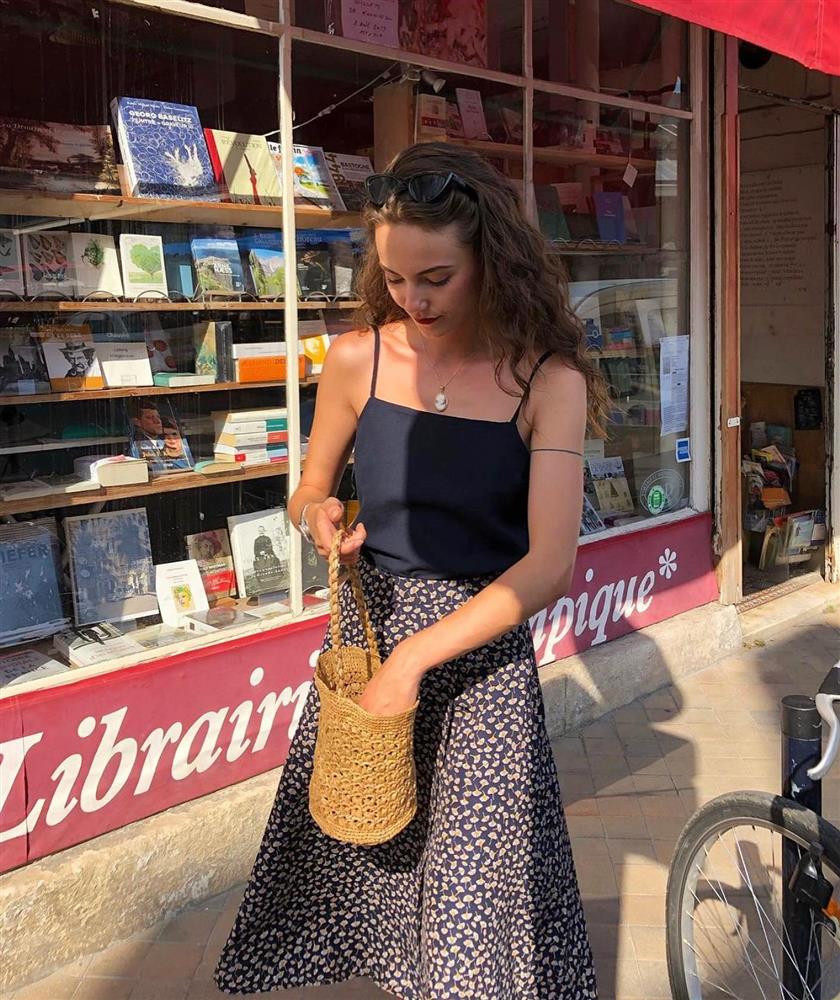 Phụ nữ Pháp có 12 set đồ vừa sang vừa tôn dáng, bạn rất nên copy ngay để nâng điểm style Hè này-5