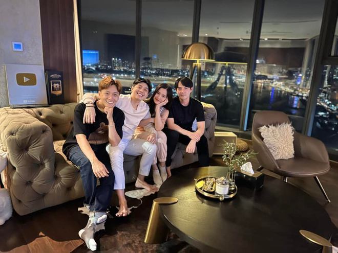 Ngắm cơ ngơi chục tỷ của gia đình văn hóa quyền lực showbiz Việt: Không ở penthouse đắt đỏ thì cũng là biệt thự sang chảnh, đẹp mê-23