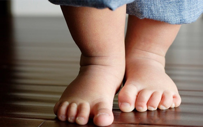 Trẻ đi giày sớm” và trẻ luôn đi chân đất” có sự khác biệt ở IQ và 2 điểm này khi lớn lên-1