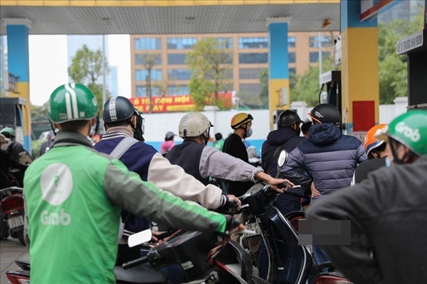 Giá xăng dầu tiếp tục tăng, ngày đầu tiên sau kỳ nghỉ lễ đón tin đáng lo-2