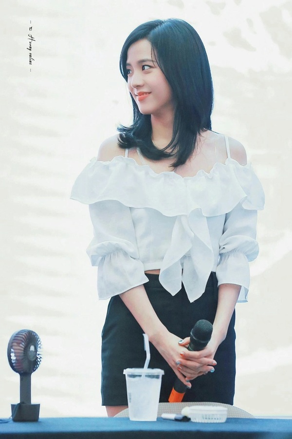 5 item giúp Jisoo che eo thô tài tình, giúp dáng thon thả và sang chảnh hơn hẳn-3