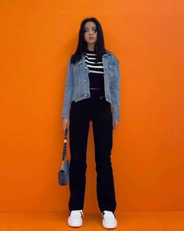 5 item giúp Jisoo che eo thô tài tình, giúp dáng thon thả và sang chảnh hơn hẳn-14