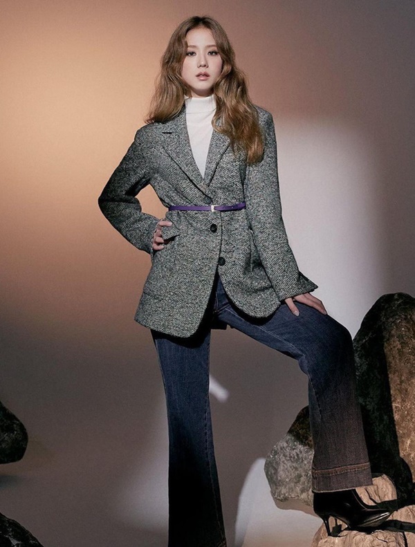 5 item giúp Jisoo che eo thô tài tình, giúp dáng thon thả và sang chảnh hơn hẳn-17