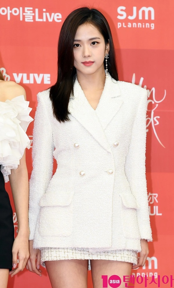 5 item giúp Jisoo che eo thô tài tình, giúp dáng thon thả và sang chảnh hơn hẳn-18