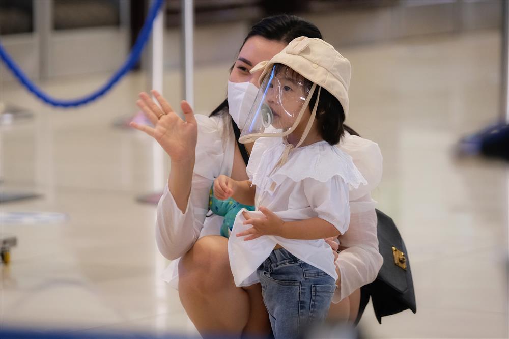 Hà Nội: Toàn dân đi du lịch sau gần 2 năm bị kìm chân vì dịch, sân bay Nội Bài đông đúc trước kỳ nghỉ lễ-9