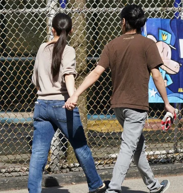 Hình ảnh mới về chồng cựu Công chúa Nhật Bản ở nơi làm việc chứa chi tiết khiến nhiều người thương cảm-1