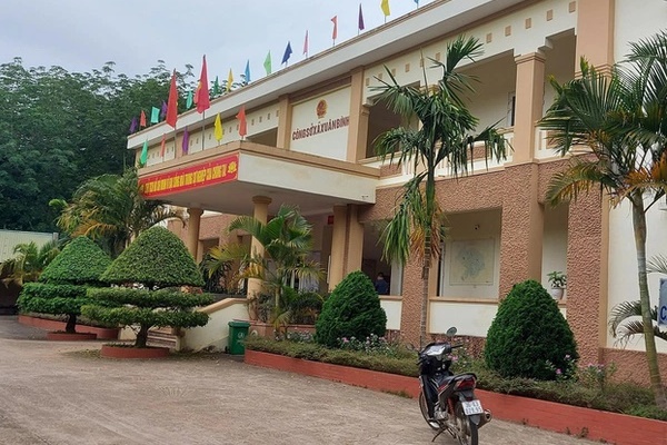 Toàn bộ lãnh đạo xã bỏ nhiệm sở đi du lịch trong ngày làm việc-1