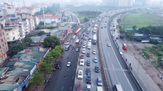 Hà Nội vẫn kẹt cứng xe tại nhiều tuyến đường trong ngày đầu tiên của kỳ nghỉ lễ-4