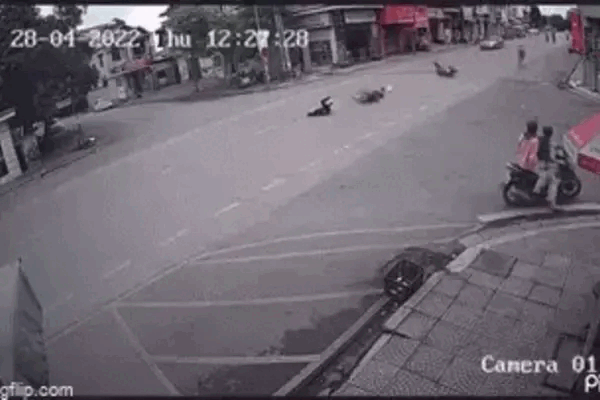 Video: Thảo cầm viên Sài Gòn đông nghẹt khách trong ngày 30/4-1