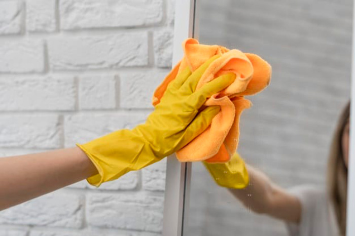 Mẹo vệ sinh vách kính trong phòng tắm sáng bóng như mới mà không lo bị xước, bột ngô đem lại hiệu quả đáng kinh ngạc-2