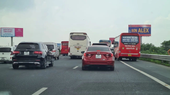 Ngày đầu kỳ nghỉ 30/4: Toàn quốc có 12 người tử vong vì tai nạn giao thông-2