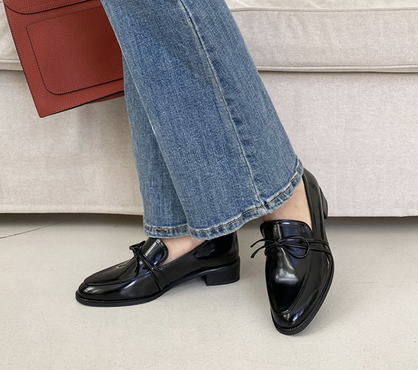 Đã tìm ra đôi giày chỉ cần xỏ chân là cân mọi set đồ của nàng công sở-2