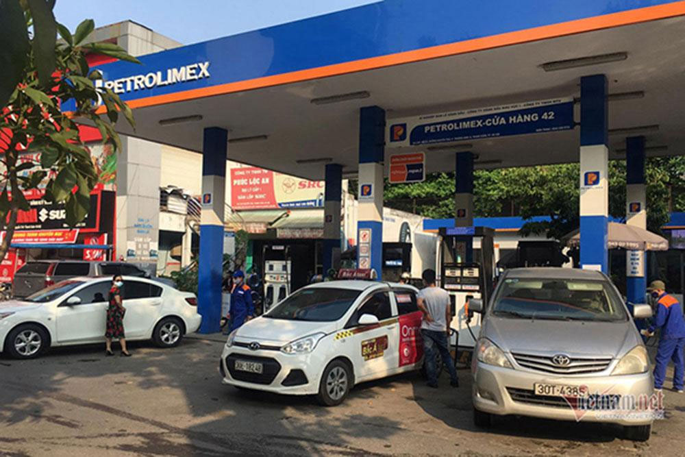 Giá xăng dầu tiếp tục tăng, ngày đầu tiên sau kỳ nghỉ lễ đón tin đáng lo-1