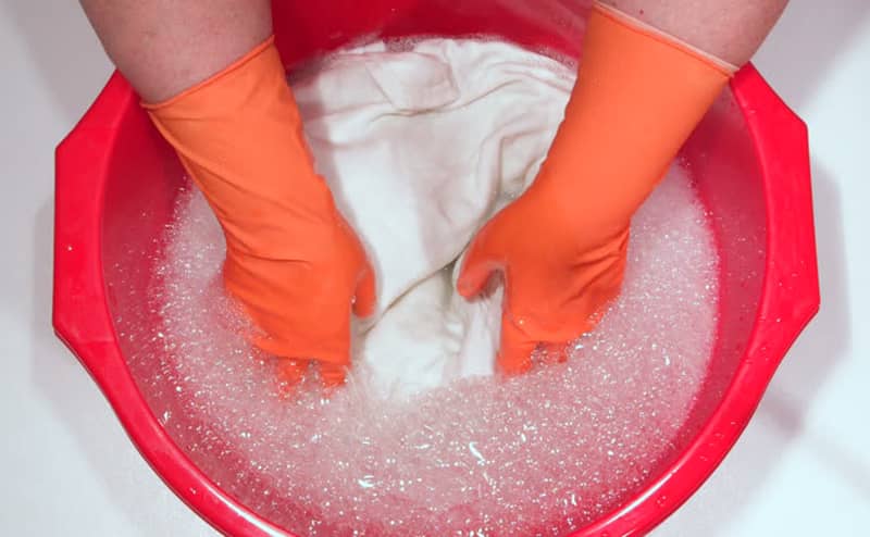 Quần áo gặp tình trạng ố vàng, dạy bạn một mẹo không cần dùng bột giặt mà dù bẩn đến đâu cũng sẽ trắng như mới-3