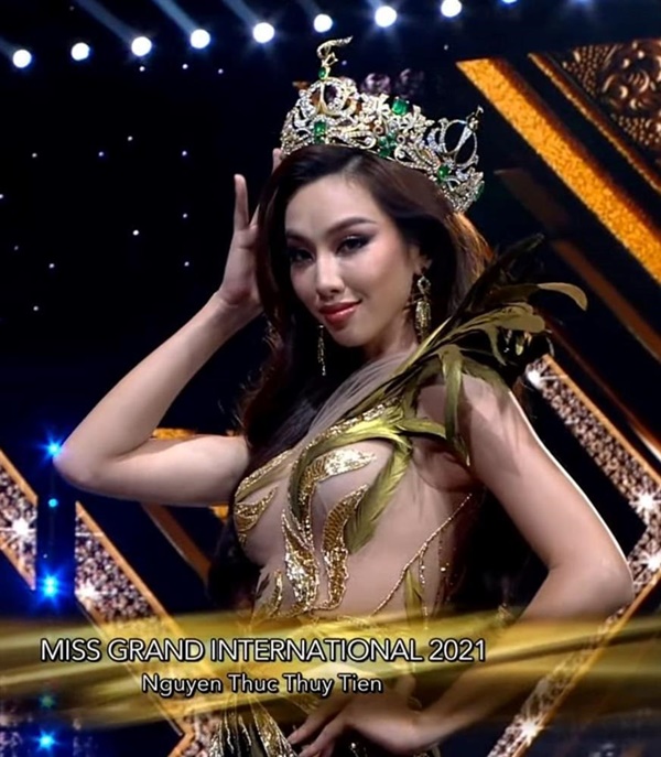 Thùy Tiên mặc hở hang, suýt lộ vùng nhạy cảm trên truyền hình-3