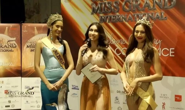 Thùy Tiên mặc hở hang, suýt lộ vùng nhạy cảm trên truyền hình-17