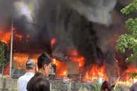 Hà Nội: Cháy lớn thiêu rụi 4 xưởng sản xuất chăn gối ở Thường Tín