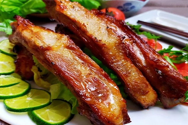 Mẹ đảm làm sườn nướng mật ong thơm ngon cực phẩm, bé nào ăn cũng thích mê-1