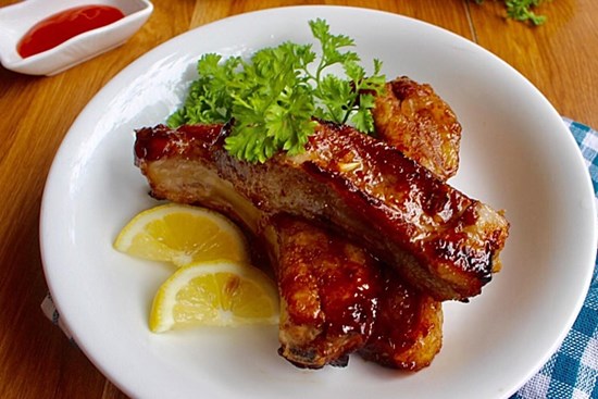 Mẹ đảm làm sườn nướng mật ong thơm ngon cực phẩm, bé nào ăn cũng thích mê