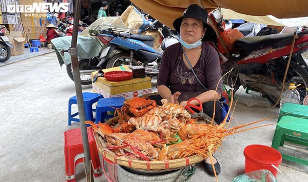 Những mẹt ghẹ vỉa hè Hà Nội kiếm chục triệu đồng mỗi ngày-3