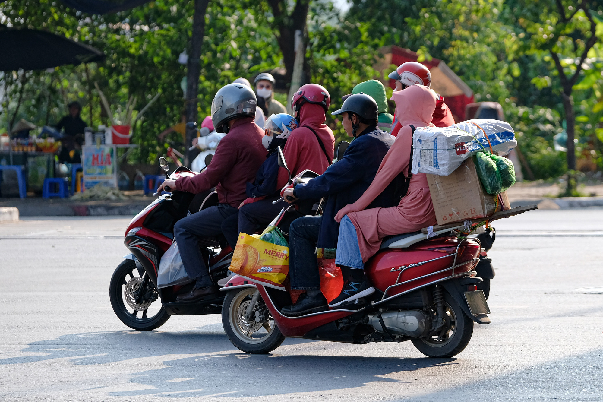Người dân ùn ùn quay trở lại Hà Nội dù chưa kết thúc kỳ nghỉ lễ vì nỗi sợ tắc đường, giao thông khu vực cửa ngõ ùn ứ-4