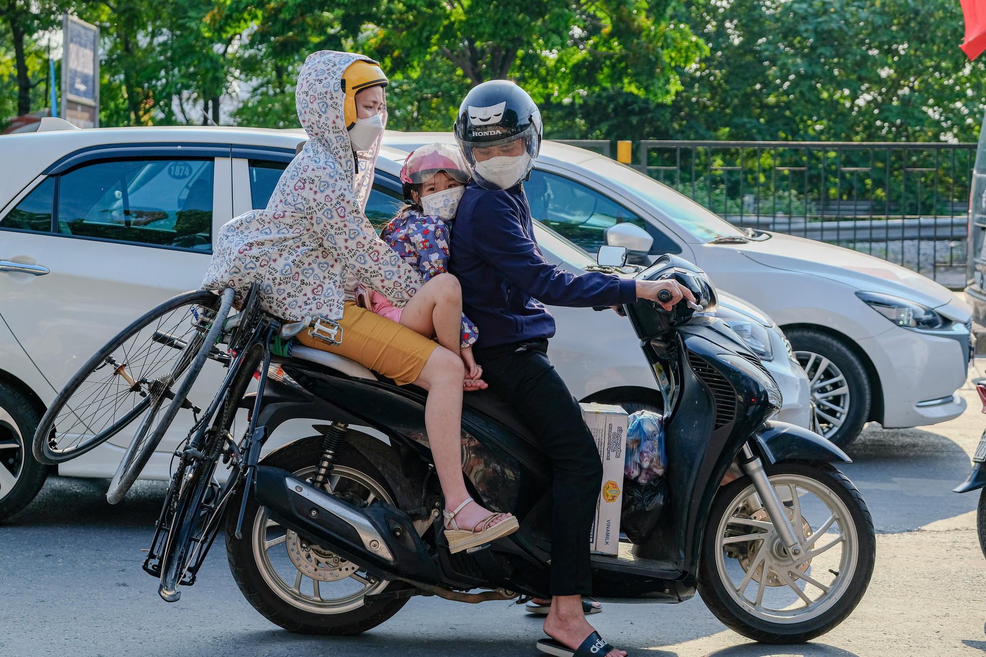 Người dân ùn ùn quay trở lại Hà Nội dù chưa kết thúc kỳ nghỉ lễ vì nỗi sợ tắc đường, giao thông khu vực cửa ngõ ùn ứ-3