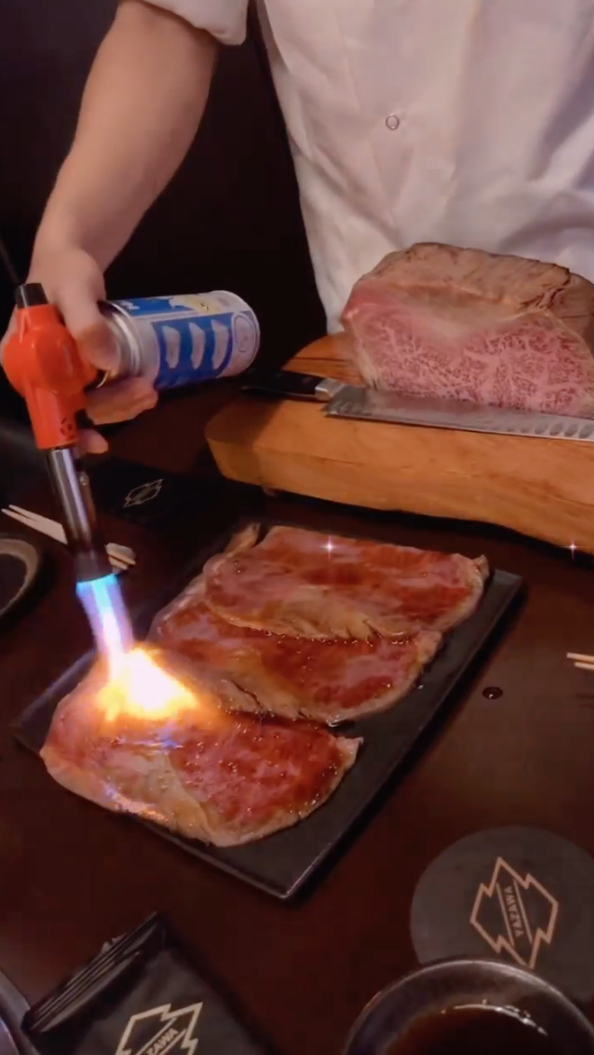 Hội nhà giàu nghỉ lễ như thế nào?-11