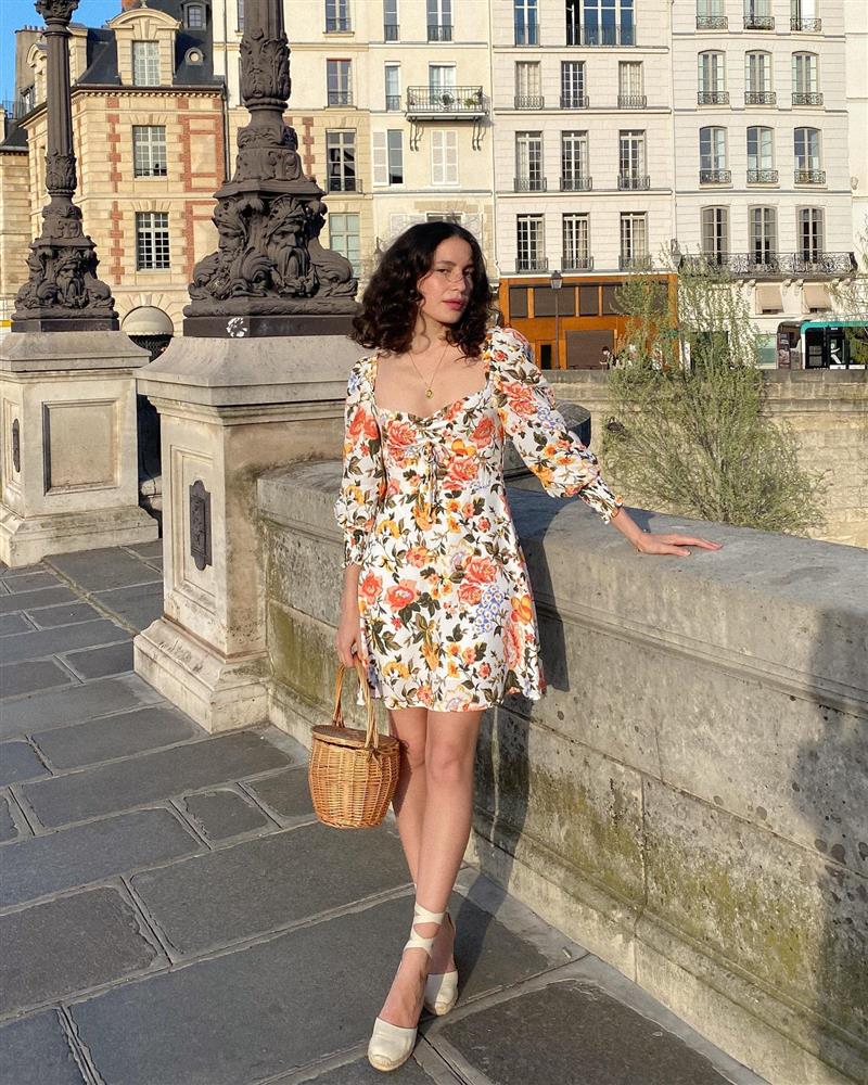 4 kiểu váy liền trẻ trung, tinh tế mà hè năm nào phụ nữ Pháp cũng diện-3
