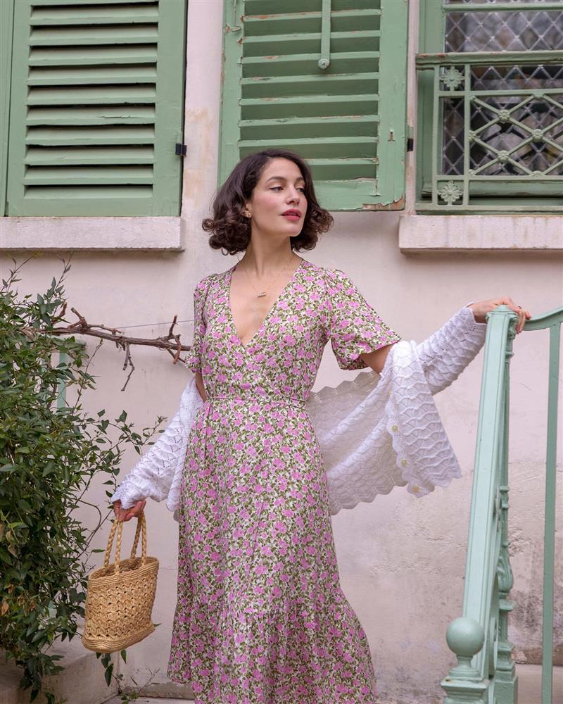 4 kiểu váy liền trẻ trung, tinh tế mà hè năm nào phụ nữ Pháp cũng diện-9