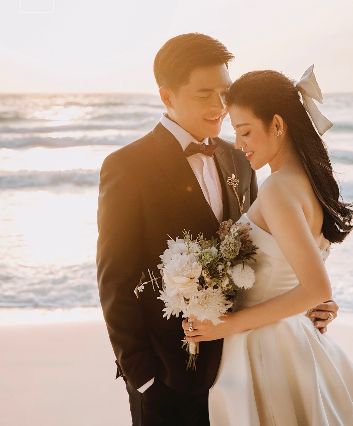 Cô dâu nhận 30 cây vàng ngày cưới, đeo kín người gây chú ý: Mẹ chồng tặng riêng con dâu xe Mercedes tiền tỷ-3