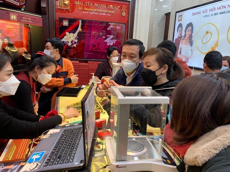 Giá vàng hôm nay 3/5: Áp lực giảm giá, vàng gặp thử thách lớn-1