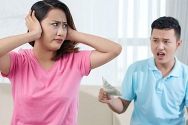 Bỗng dưng anh sếp đẹp trai, tài cao lại tỏ tình, tôi chưa kịp vui mừng thì đã phải tím mặt nghe cuộc nói chuyện trong toilet-1