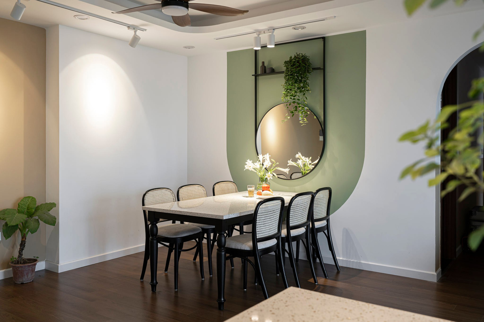 Cặp vợ chồng Hà Nội thổi luồng gió mới cho căn hộ gần 100m² với chi phí chỉ 270 triệu-6