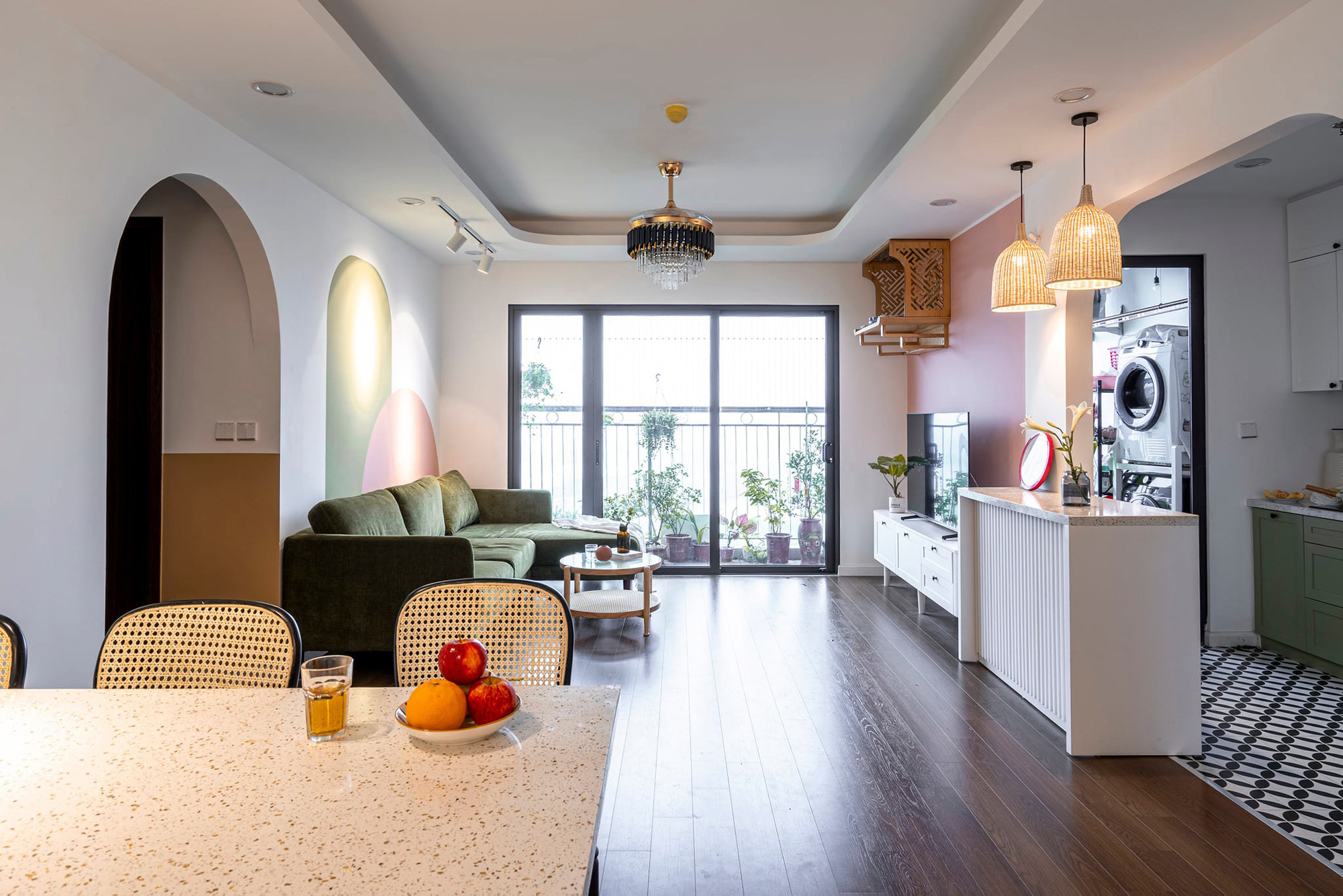 Cặp vợ chồng Hà Nội thổi luồng gió mới cho căn hộ gần 100m² với chi phí chỉ 270 triệu-1