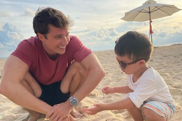 Bắt gặp MC Hoàng Oanh tự lái xe máy rời sự kiện, hình ảnh giản dị đến bất ngờ hậu ly hôn!-4