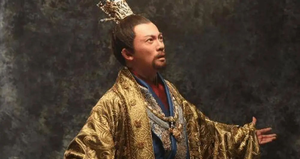 Vị hoàng đế giả mù 3 năm, tận mắt chứng kiến vợ dan díu với người đàn ông khác: Đó là ai?-1