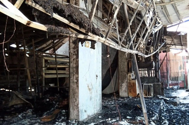 Vụ cháy 4 kho xưởng chăn ga gối đệm ở Hà Nội: Tiết lộ đoạn clip ghi lại cảnh hoảng loạn khi ngọn lửa mới bùng phát, không ai kịp trở tay-1