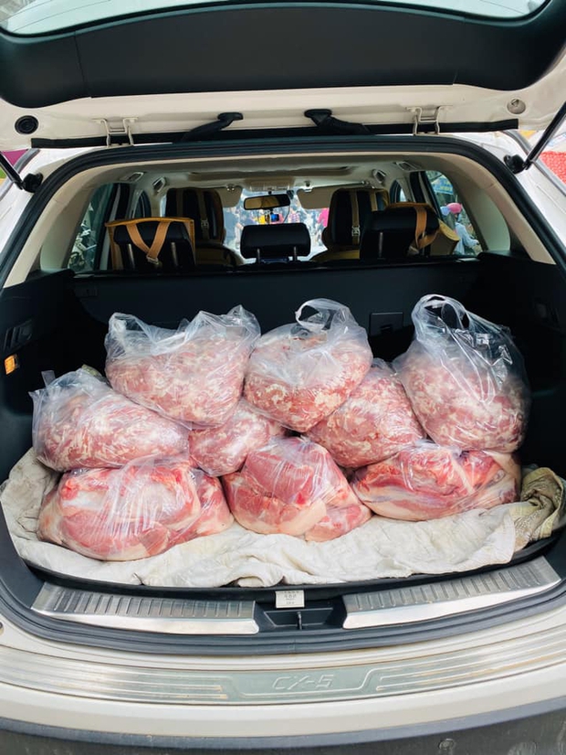 Những chiếc cốp ô tô chất đầy rau củ, thịt cá tha ở quê ra ngập MXH, dân mạng tranh cãi-2