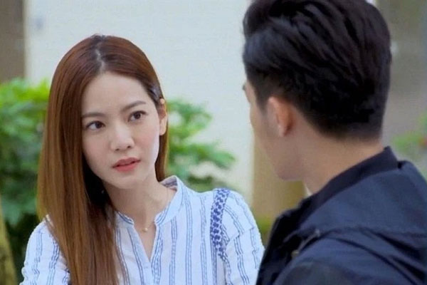 Ngày tổ chức đám cưới, tôi đẩy xe lăn của mẹ chồng lên lễ đường trong sự tán dương của mọi người-1